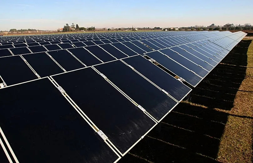 Vue de la centrale solaire de Lunel, dans le sud de la France, en février 2010