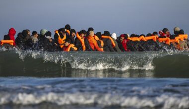 Au Royaume-Uni, le nombre d'arrivées de migrants par la Manche a battu des records en 2025