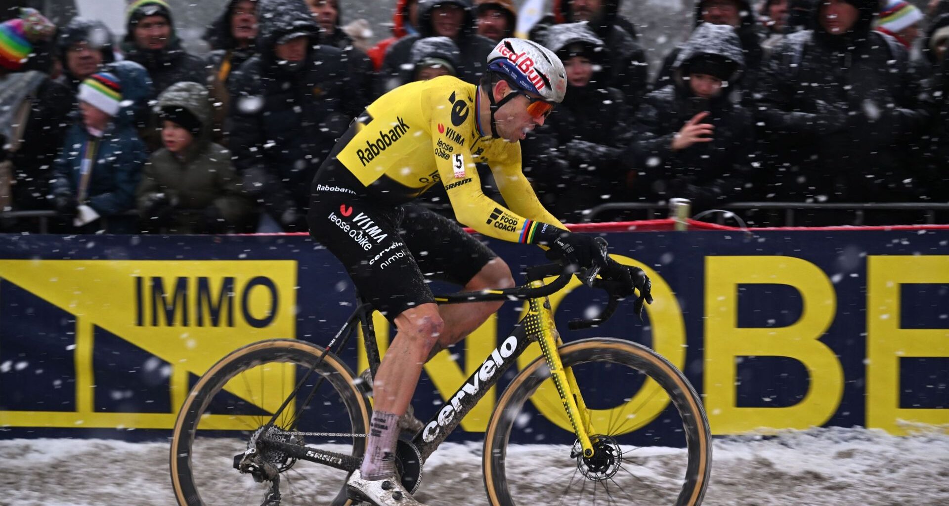 Dix jours après sa chute, Wout van Aert est déjà de retour à l’entraînement