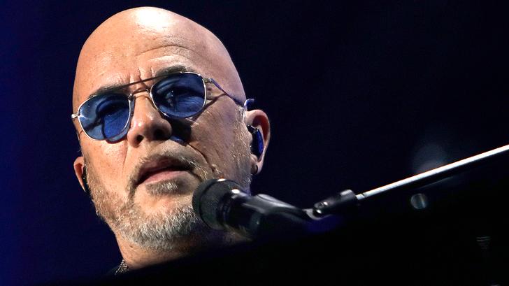 Après le décès de son ami Daniel Lévi, le chanteur Pascal Obispo lui a rendu hommage sur Instagram (photo prise en novembre 2021 à Paris).