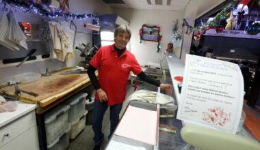 Dernier boucher historique et figure emblématique du marché de la Condamine à Monaco, Olivier Dominique range le tablier après 38 ans de métier
