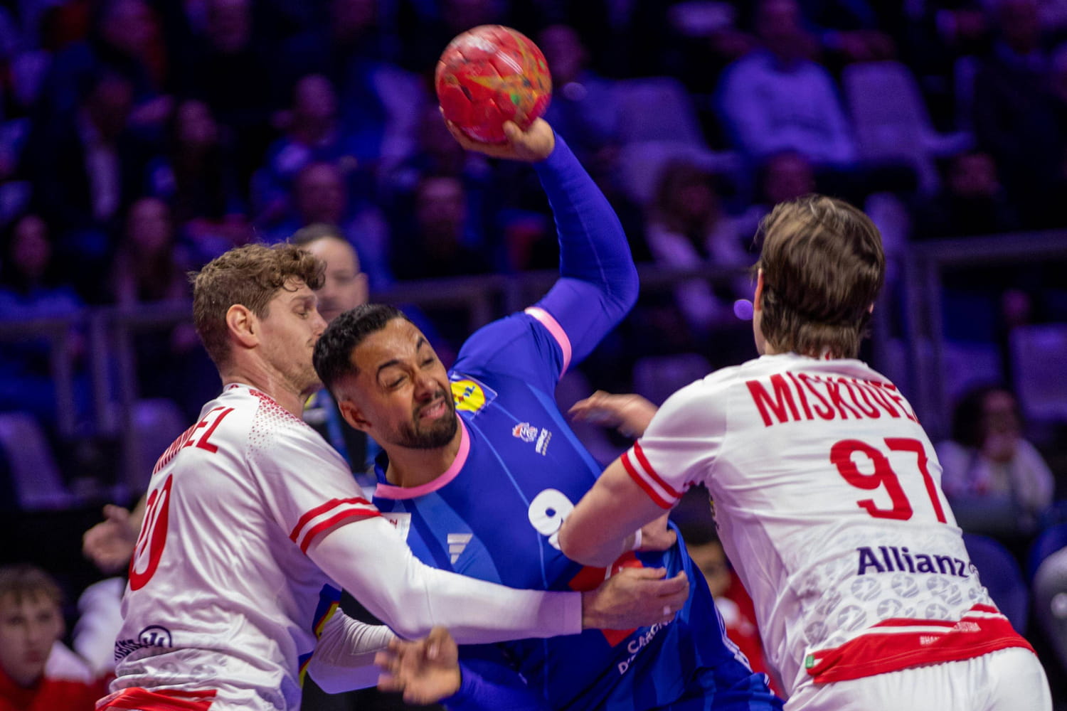 DIRECT. France - Norvège : les Bleus luttent dans une ambiance électrique... suivez le match