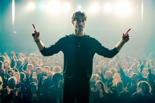 Gourou : le film avec Pierre Niney vaut-il le coup ? Ce qu'en disent les critiques