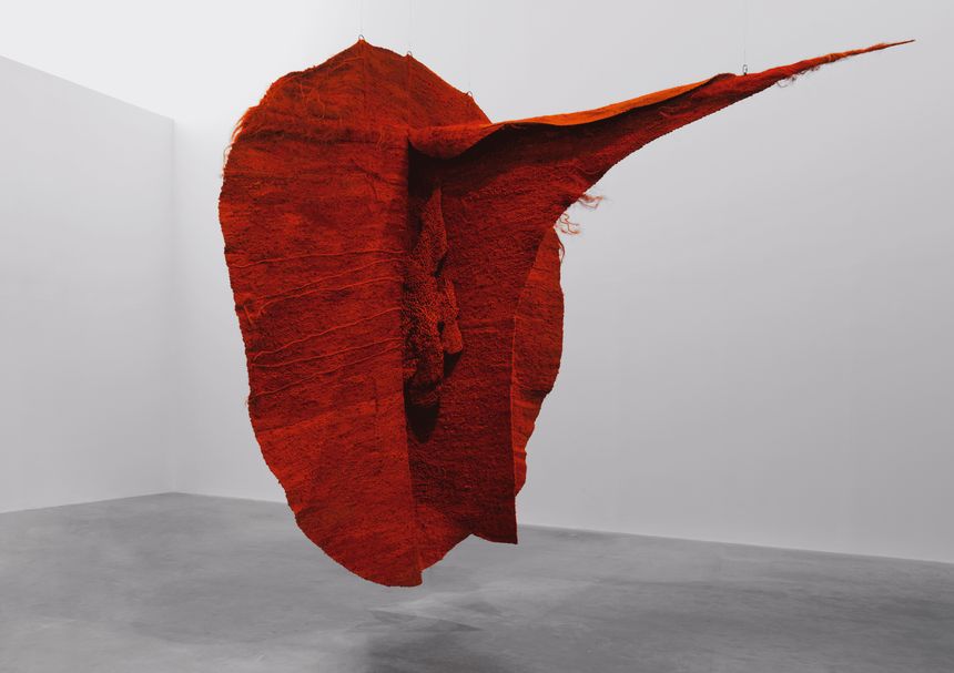 Abakan rouge, 1969, Magdalena Abakanowicz. Tate, Présenté anonymement, 2009