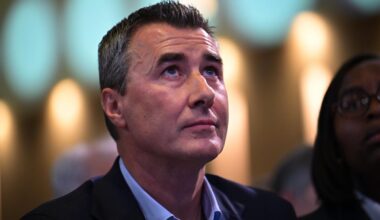 Marc Keller, président acculé par les supporters de Strasbourg après le départ à Chelsea de Liam Rosenior : « Il faut partir, maintenant »