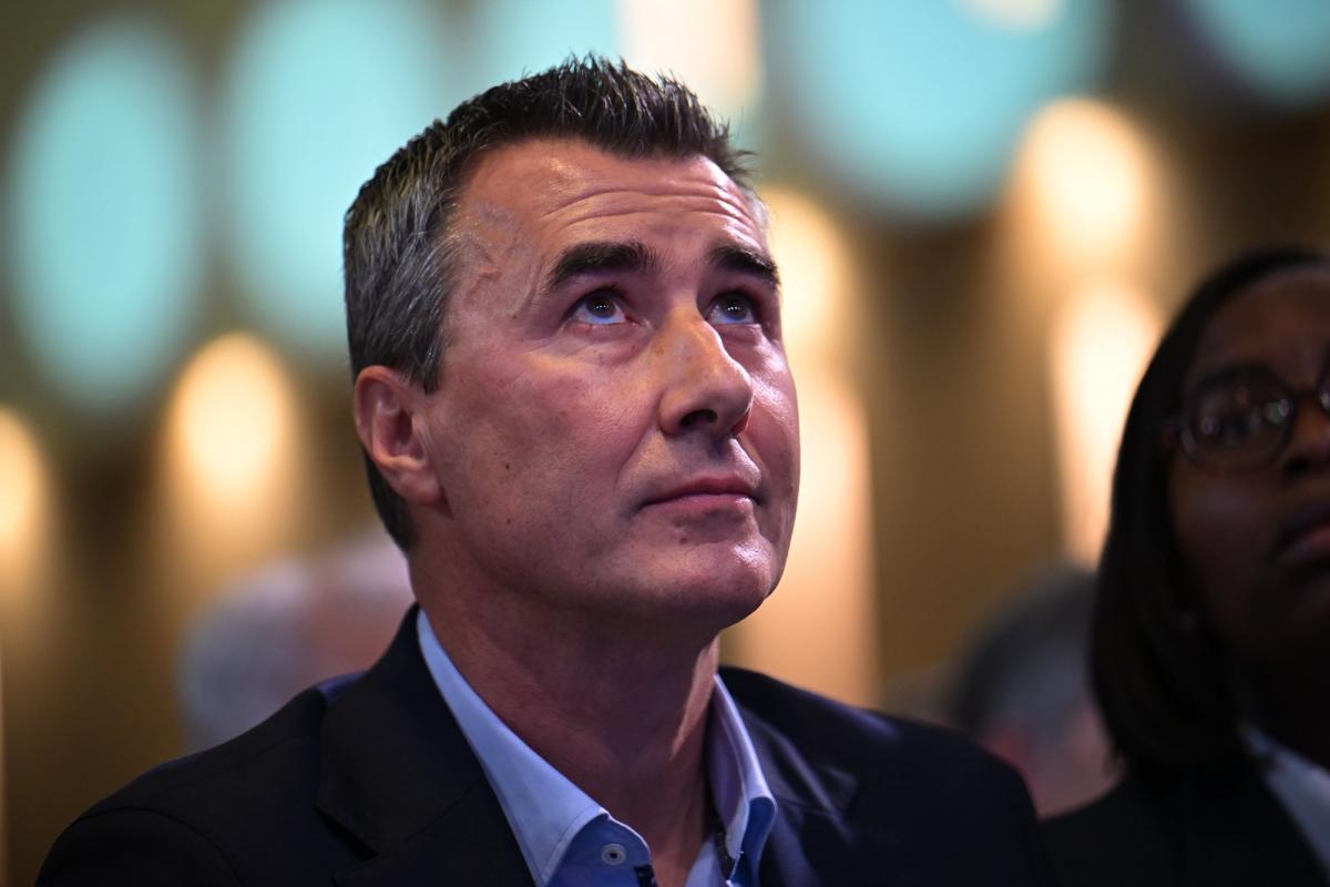 Marc Keller, président acculé par les supporters de Strasbourg après le départ à Chelsea de Liam Rosenior : « Il faut partir, maintenant »