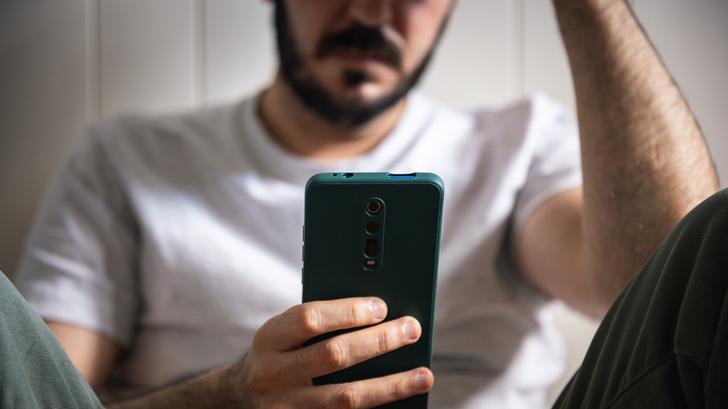 En France, 60 % des hommes pensent déjà que les féministes veulent donner plus de pouvoir aux femmes qu’aux hommes.