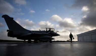 La France et le Royaume uni mènent des frappes contre l