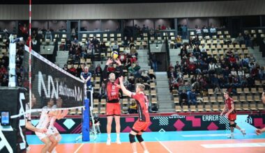 Le volleyeur chaumontais Brett Walsh à la passe.