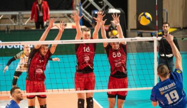 Pierre Toledo, Alexandre Saaremaa et Rok Bracko, ici au contre face aux Grecs de Syros, mardi 6 janvier, à Palestra, ont aidé à offrir au CVB 52 la réaction attendue. (Photo : D. Piot)