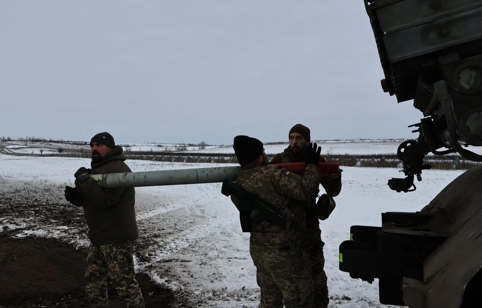 Des bombardements russes visant l’Ukraine ont fait au moins deux morts à Kiev et dans sa périphérie