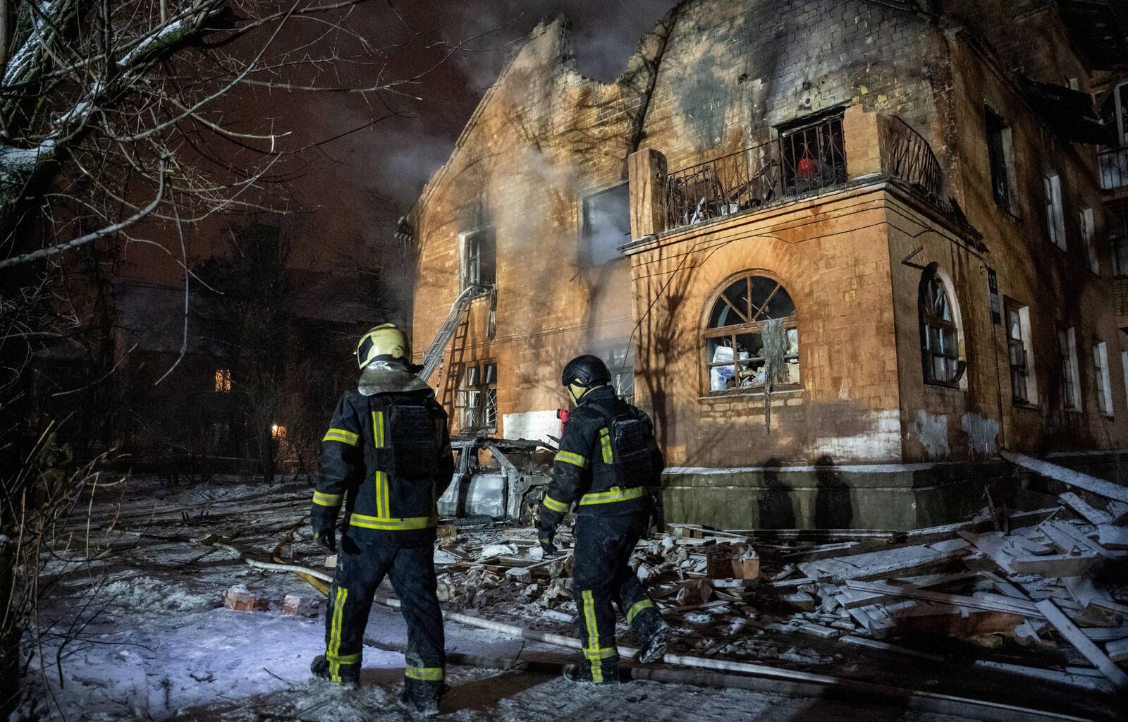 La moitié de Kiev privée de chauffage après des frappes russes, le maire Klitschko appelle à évacuer; Moscou a lancé un missile hypersonique Orechnik