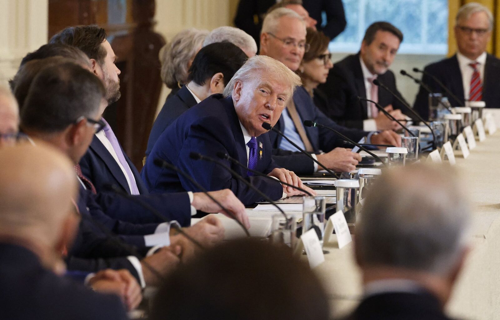 Donald Trump presse les géants pétroliers de se ruer vers le pétrole du Venezuela