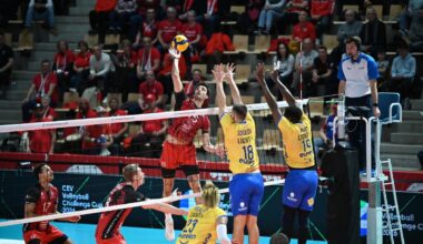 Le volleyeur chaumontais Alexandros Raptis à l'attaque.