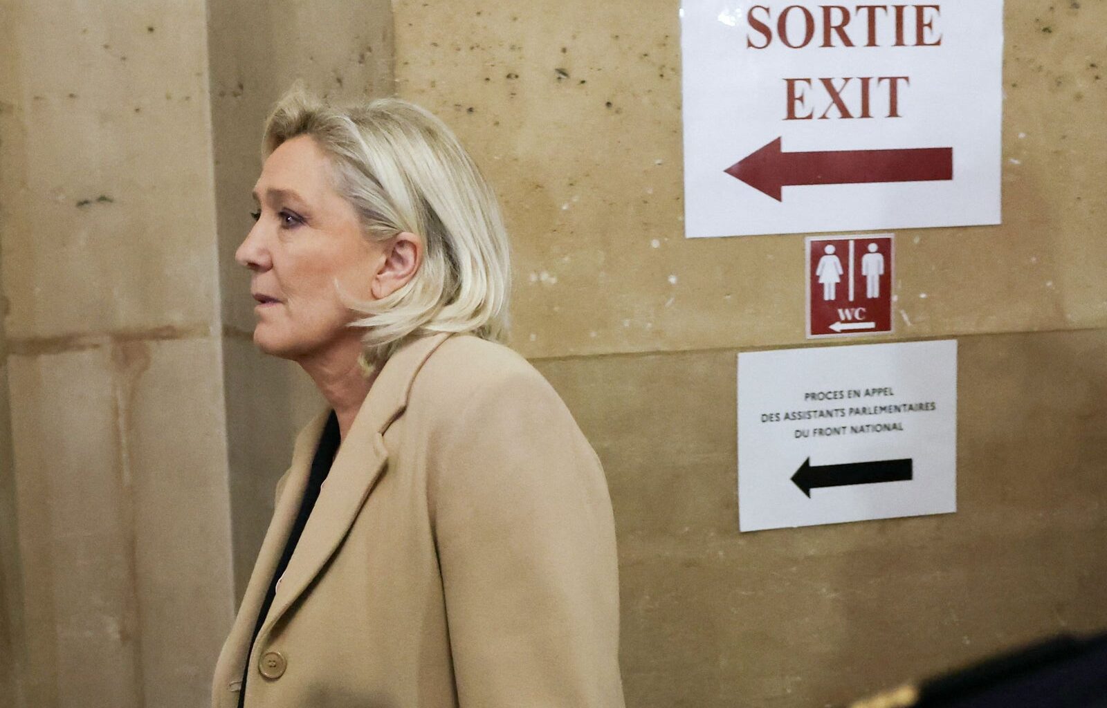 La cheffe du Rassemblement national, Marine Le Pen, est rejugée à Paris, un procès en appel décisif pour la présidentielle en France de 2027