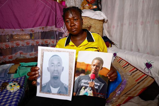 Susan Khandasi Kuloba, 40 ans, mère de David, 22 ans, qui, selon elle, a été tué alors qu’il combattait pour la Russie en Ukraine, à son domicile de Kibera, à Nairobi (Kenya), le 2 décembre 2025.