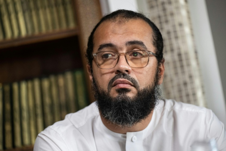 L'imam Ismaïl lors d'une conférence de presse dans les locaux adjacents à la mosquée des Bleuets, à Marseille, le 9 septembre 2024 ( AFP / MIGUEL MEDINA )