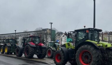 des tracteurs devant la préfecture à Nantes