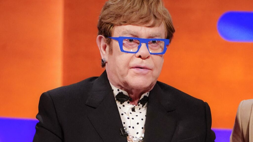 Elton John dévoile pour la première fois le visage de ses fils : ils ont bien grandi !