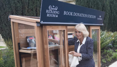 La reine Camilla à Chatsworth House dans le Derbyshire, lors de l'annuel Queen's reading room festival, le 19 septembre 2025.