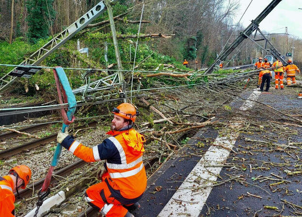 Une trentaine d'agents ont travaillé au retour à la normale en gare de Vosves. SNCF Réseau