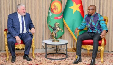 La rencontre entre Igor Martynov et SE.M. Rimtalba Jean Emmanuel Ouedraogo.