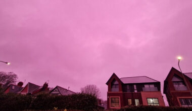 Pourquoi le ciel de certaines villes au Royaume-Uni est rose dernièrement ?