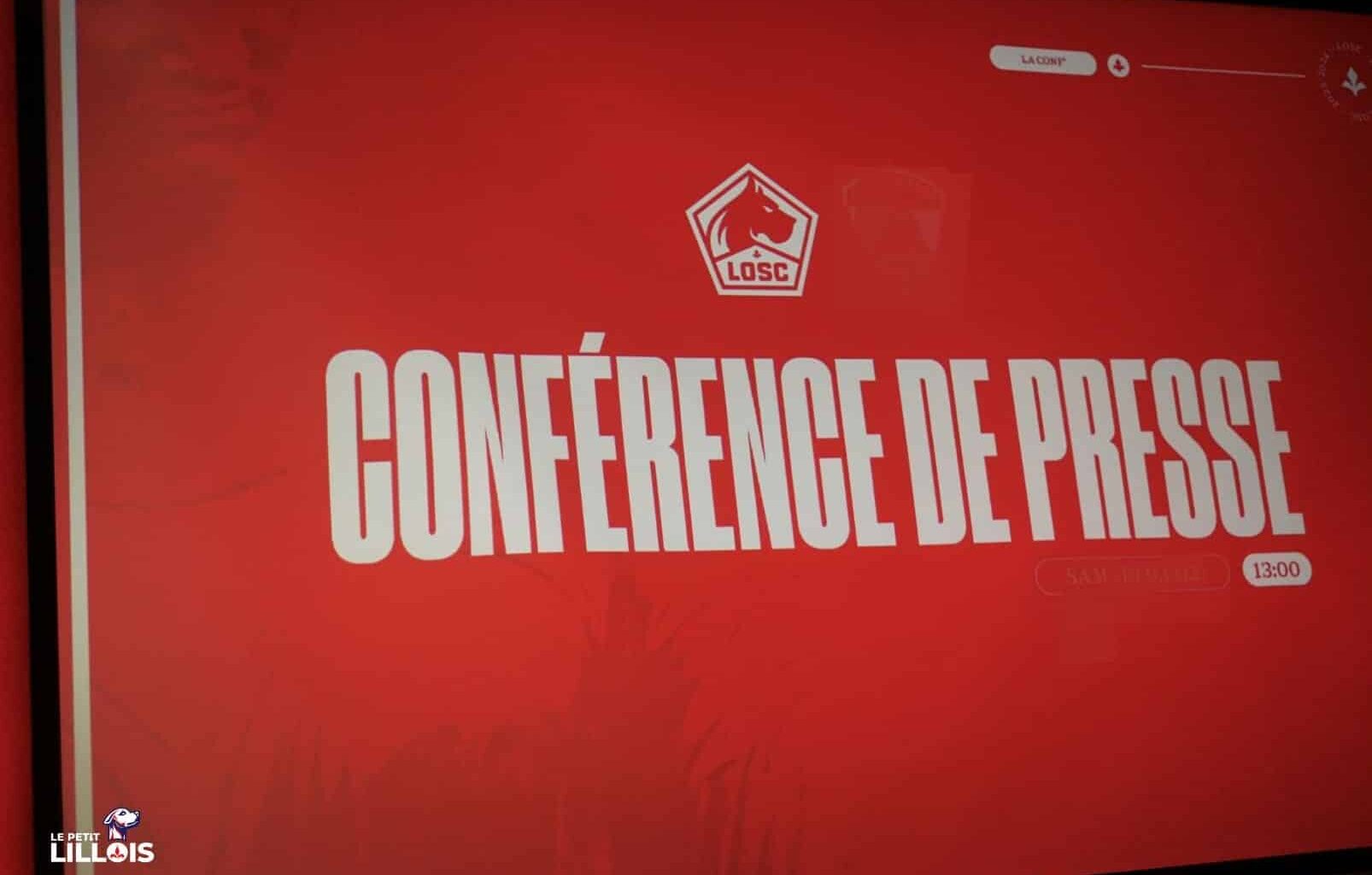 Conf&eacute;rence de presse au centre d