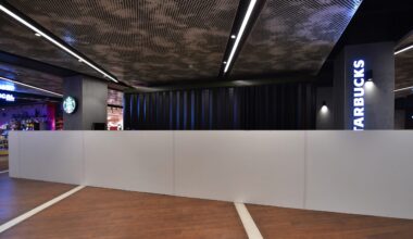 Starbucks ferme l’un de ses deux salons du Westfield Cnit