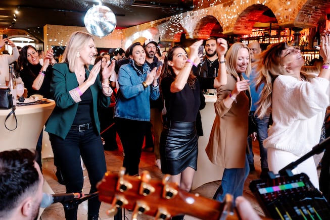 La dput RN Laure Lavalette en campagne  Toulon, le dimanche 14 dcembre 2025