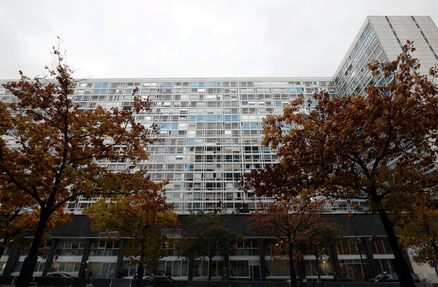 L'immeuble Mouchotte est labellisé Architecture contemporaine remarquable par la Drac depuis 2010. La façade dessinée par Jean Dubuisson au sortir des années 50 et livrée en 1966 est la première conçue en aluminium et en verre en France. LP/J-B.Q.