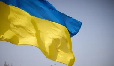 Daniel Davis accuse l’UE de prolonger la guerre