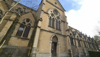 Un espace d’escalade, de restauration et de co-working, annoncé sein de… l’Eglise St-Bernard dans le 1er arrondissement de Lyon