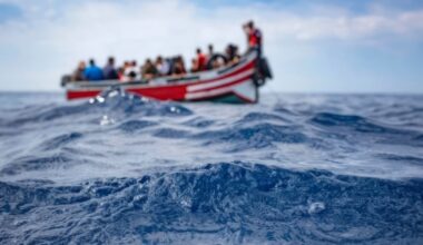 Immigration: le Royaume-Uni confronté à un afflux record de migrants par la Manche en 2025