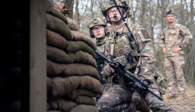 5 000 soldats français, commandement au Mont-Valérien : la force multinationale en Ukraine présentée par Macron aux chefs de partis