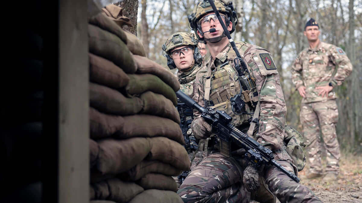 5 000 soldats français, commandement au Mont-Valérien : la force multinationale en Ukraine présentée par Macron aux chefs de partis
