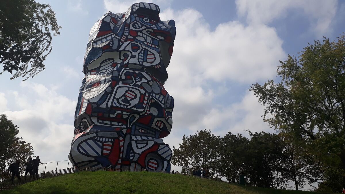 De tour infernale à monument historique : la saga de la tour Dubuffet contée au musée d’Issy