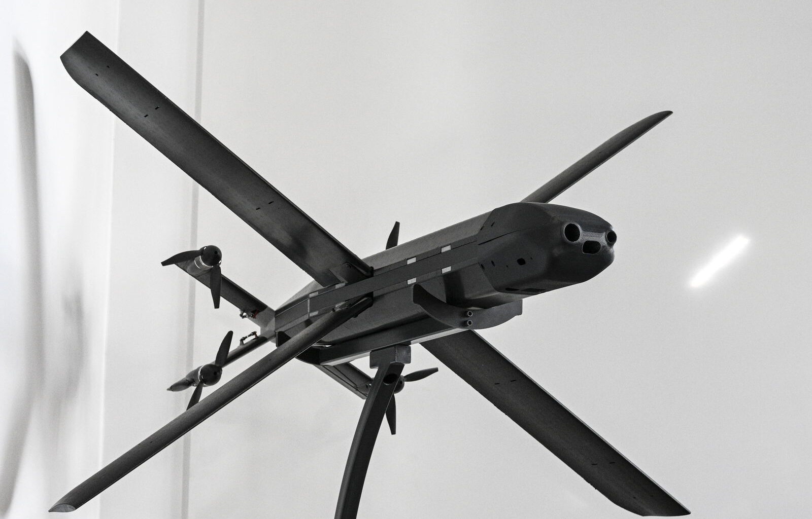 Ukraine et Allemagne suspendent l’achat de drones HX-2 après des problèmes de performance - Business AM