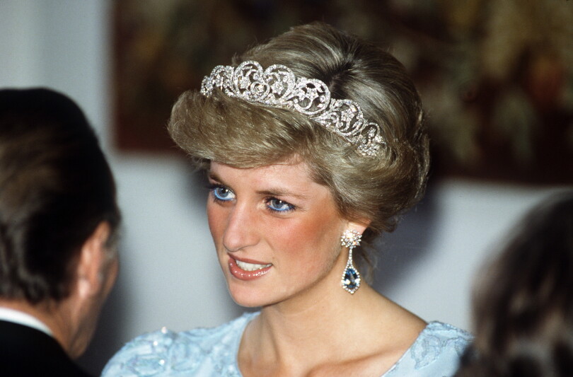 La princesse de Galles, coiffée du diadème Spencer et maquillée de bleu, à un banquet d'État à Munich, en 1987.
