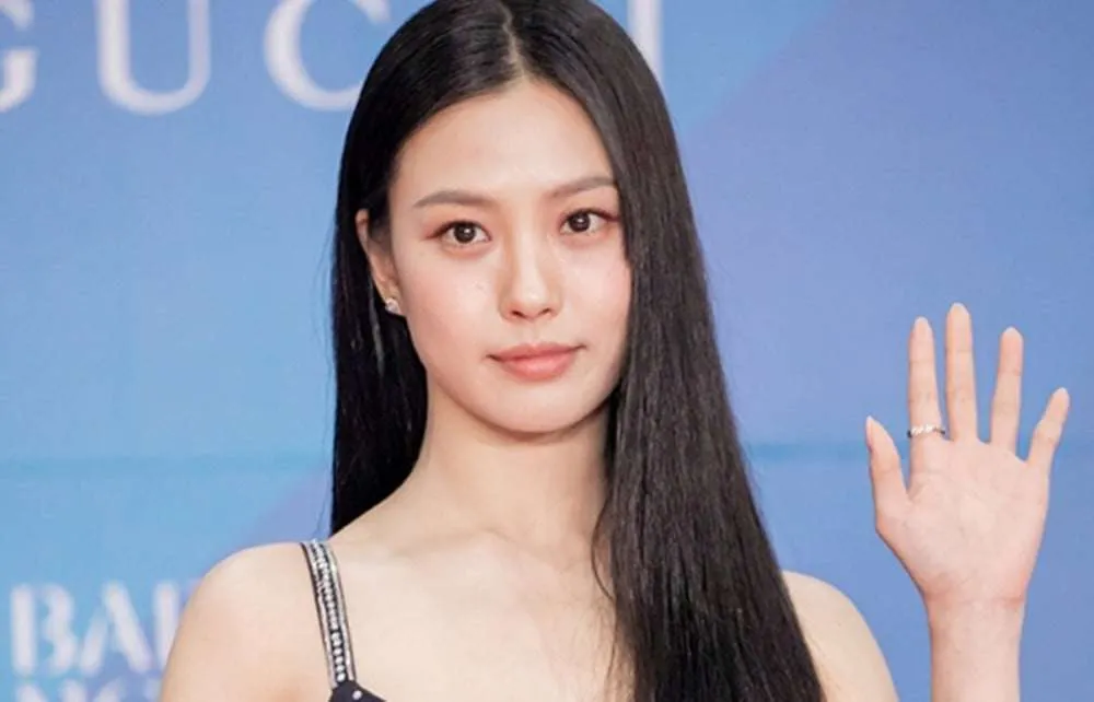 Go Min Si prise pour cible par des ARMYs après avoir choisi NewJeans plutôt que BTS