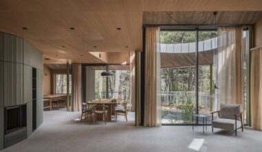 En Espagne, une maison écologique entre pinède et tour de Gustave Eiffel