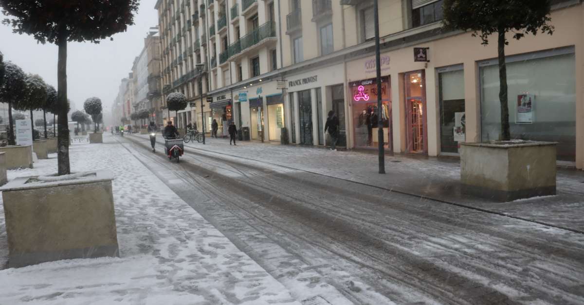 Verglas et neige : vingt-six accidents ce lundi, à 19 h