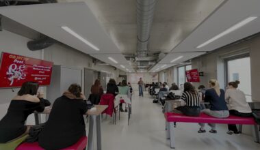 Les étudiants des Masters SCIO et VSOC visitent le PEEL et découvrent l'entrepreneuriat - Factuel