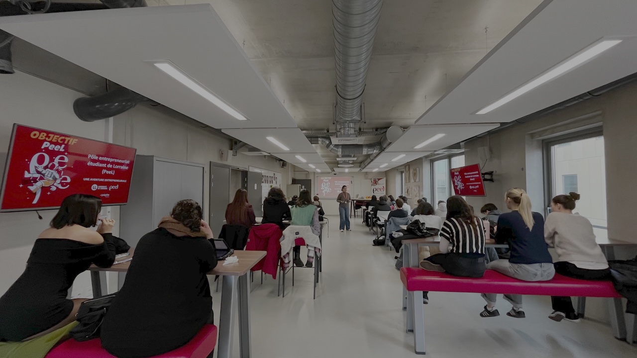 Les étudiants des Masters SCIO et VSOC visitent le PEEL et découvrent l'entrepreneuriat - Factuel
