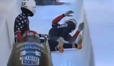 Grosse frayeur en Coupe du monde de bobsleigh : le départ des USA tourne à la catastrophe (vidéo)