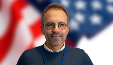 Sylvain Kahn, professeur agrégé à Sciences Po, décrypte le tournant engagé par Washington depuis le retour de Donald Trump à la Maison-Blanche - Crédits : Mickaël Schauli&nbsp;/ Wikimedia Commons CC-BY-SA-4.0