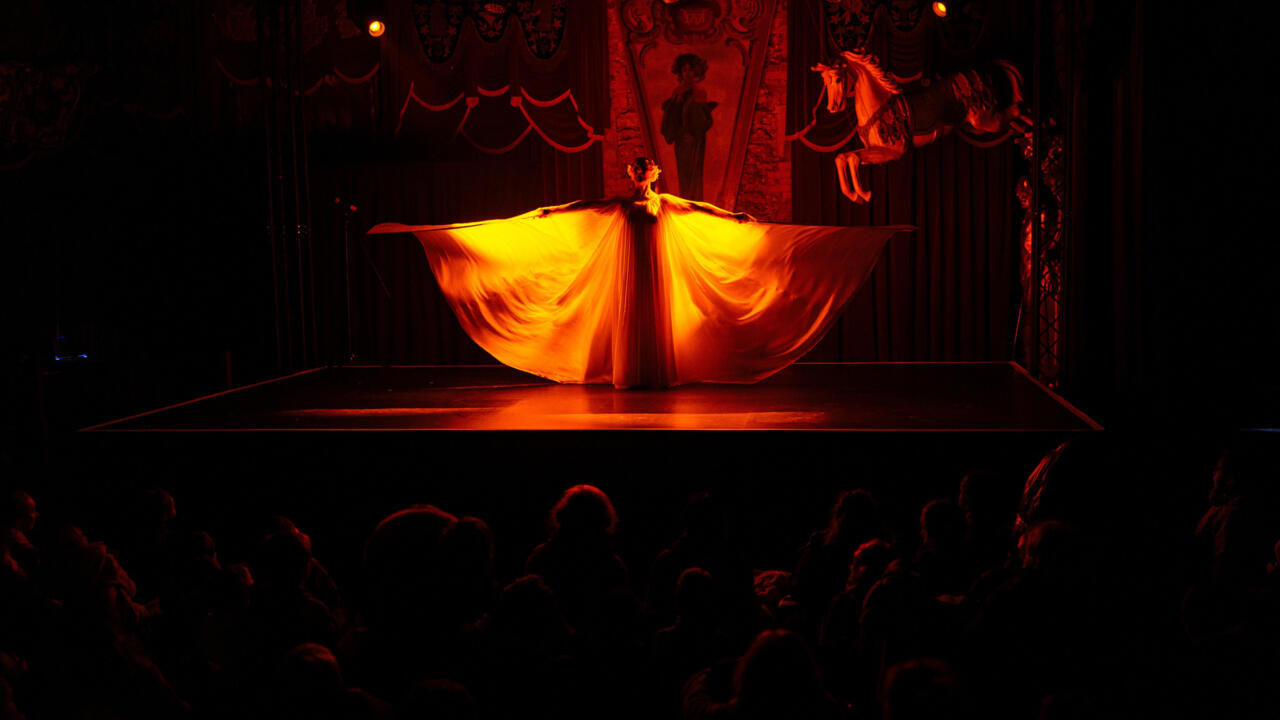 À Paris, le Festival du Merveilleux met en lumière le patrimoine des arts forains - Reportage France