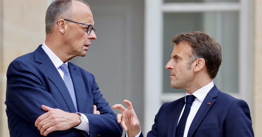 L’Allemagne, avec son réarmement massif, sa souveraineté industrielle et son rôle central dans l’aide militaire et financière à l’Ukraine, s’affirme comme le pivot de l’Europe continentale. Sa position géographique, démographique et économique, associée à une proximité stratégique et culturelle avec les États-Unis d’Amérique, lui permet de combler le vide laissé par un Royaume-Uni sorti de l’Union européenne et par une France dont l’impéritie stratégique et économique a laissé le pays désarmé face aux enjeux du nouveau millénaire, au risque d’un jugement sévère de l’histoire.