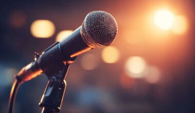 Microphone en gros plan sur scène