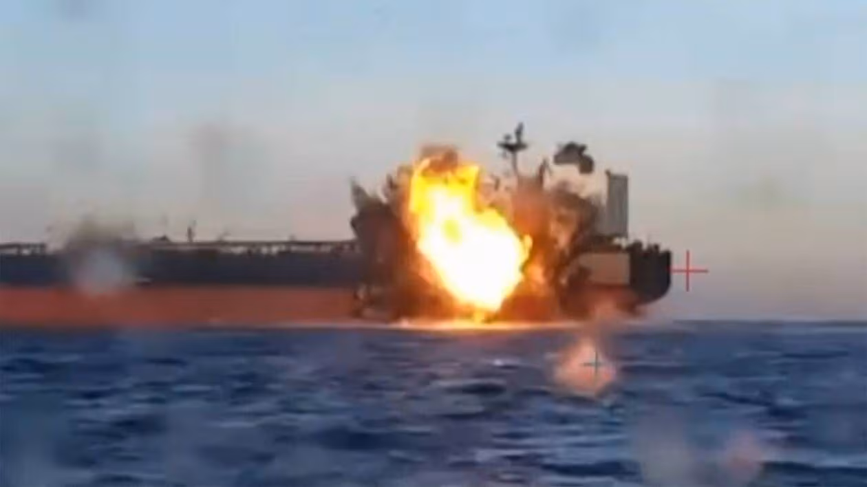 L’Ukraine accuse la Russie d’avoir attaqué avec des drones deux navires en mer Noire, tuant un marin syrien